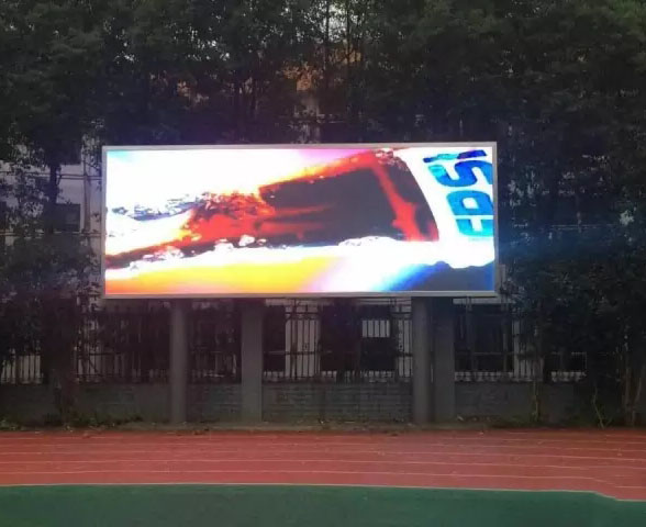 武漢市XX區(qū)XX中學(xué)● 戶(hù)外P10全彩顯示屏交付使用！